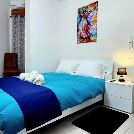 Beautiful Newer Beach Apartment Scalea