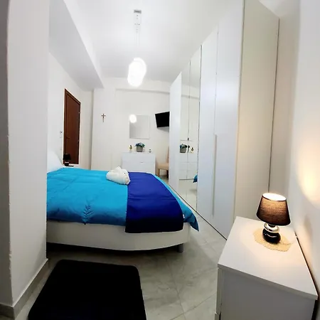 Beautiful Newer Beach Apartment
