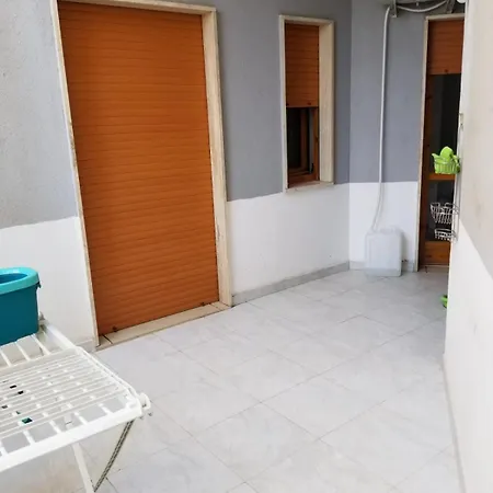 Beautiful Newer Beach Apartment Scalea